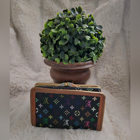 Authentic Louis Vuitton Multi Color Murakami Kiss Clasp Wallet - Picture 2 of 16